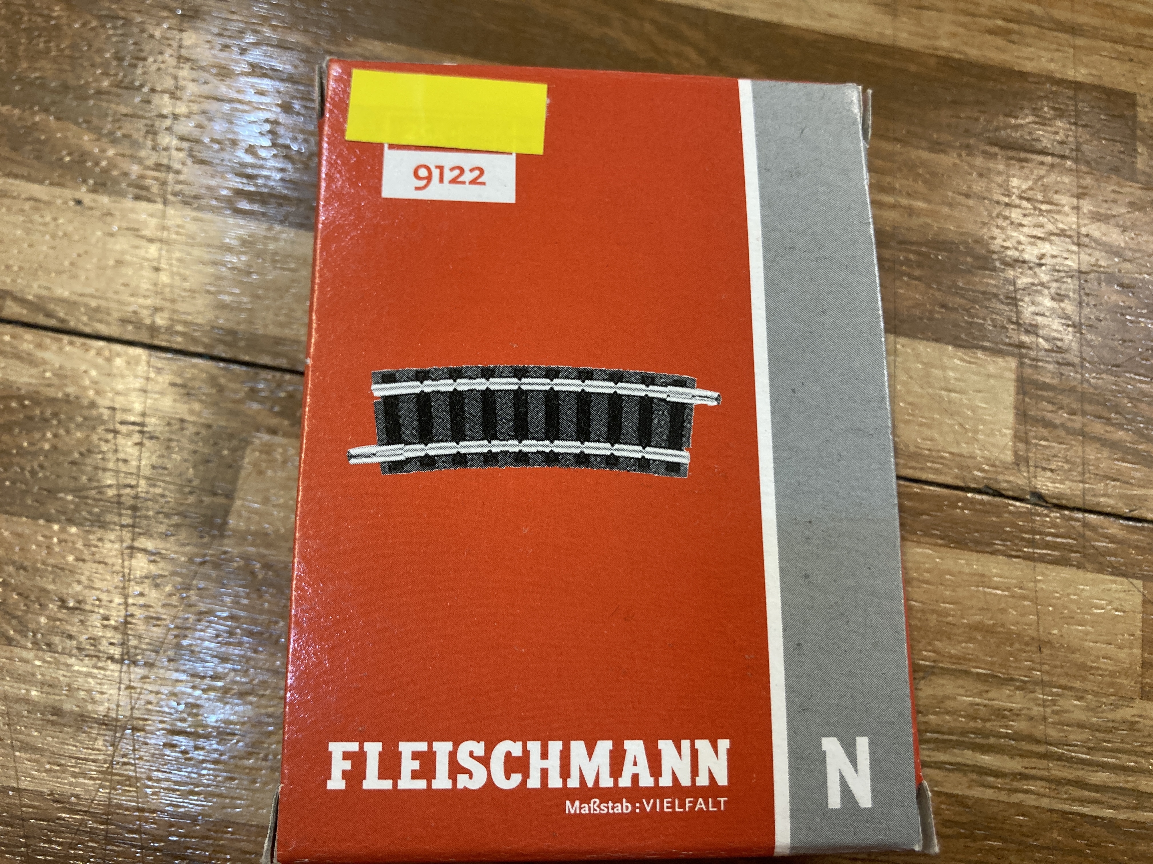 FLEISCHMANN 9122 - Curved track, radius R1, 15°.