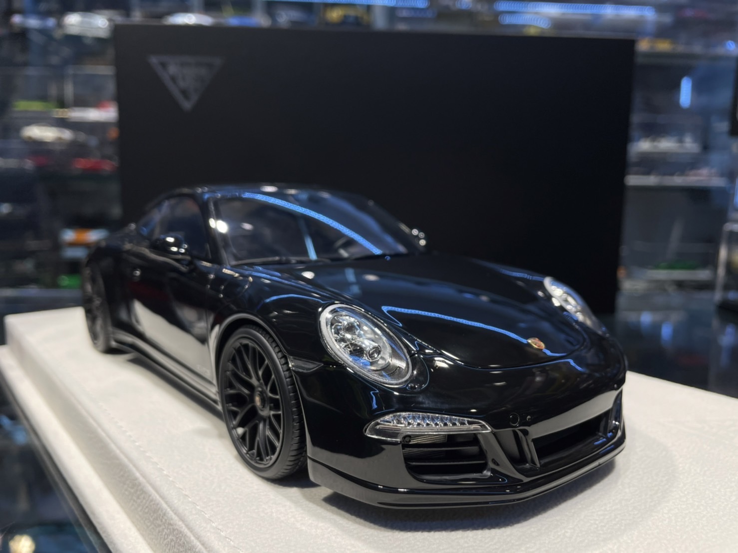 Miniatura Porsche 911 Carrera 4 GTS 2014 ( tipo 991 ) 1:43 Preto - SG  SWEDEN 🇸🇪