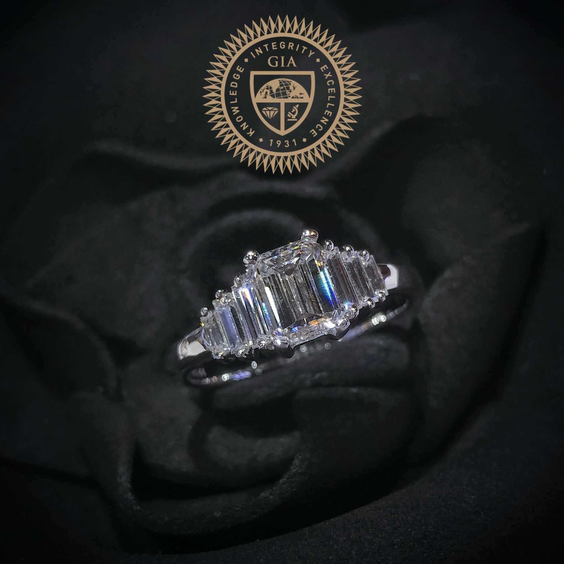 18K White Gold 1.00ct Emerald Cut Diamond Ring