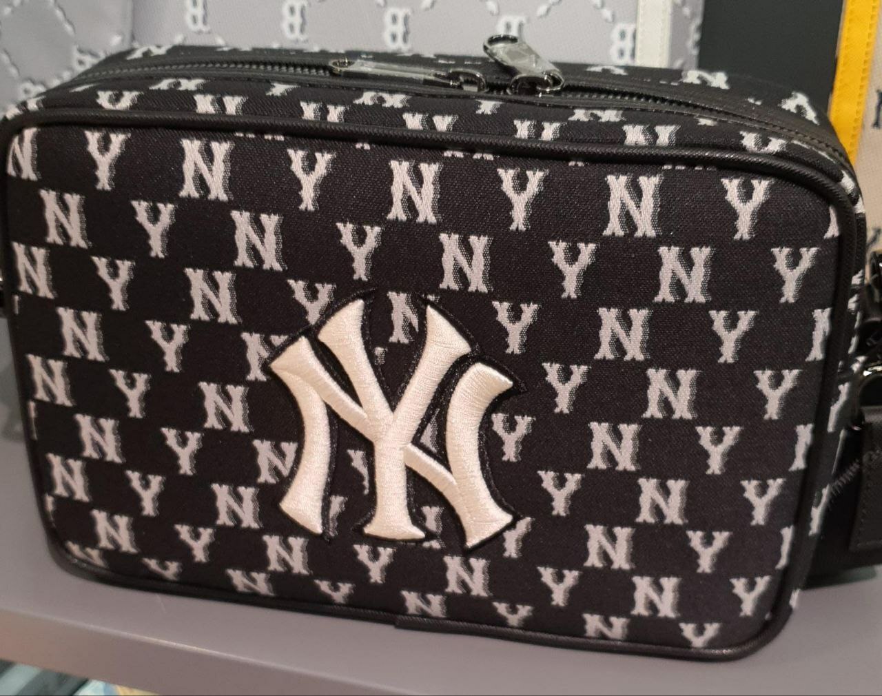 [S] MLB MONOGRAM CROSSBAG NEW YORK YANKEES,BLACK, 3ACRM012N-50BKS (SMLB121)