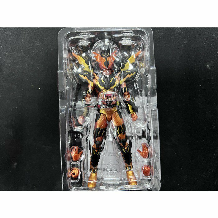 幪面超人-SHF BUILD CROSS Z MAGMA