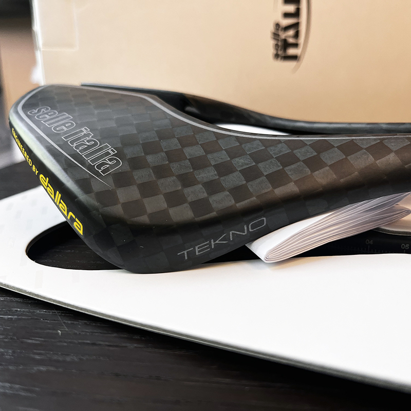 Selle Italia SP-01 Boost Tekno Superflow Carbon Saddle