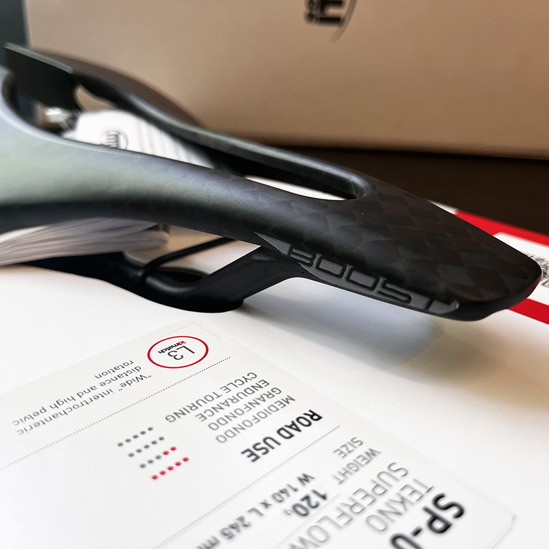 Selle Italia SP-01 Boost Tekno Superflow Carbon Saddle