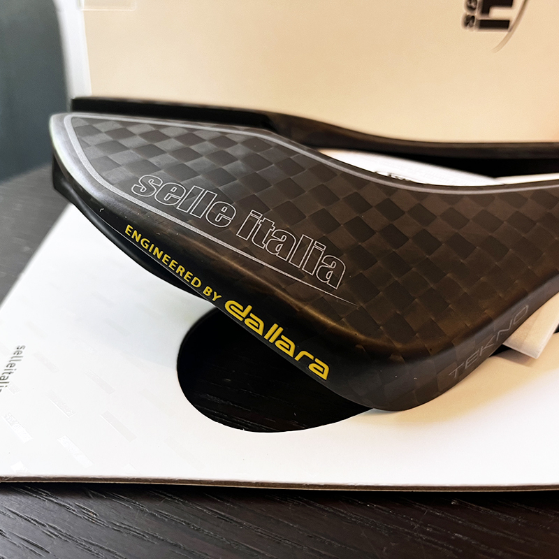 Selle Italia SP-01 Boost Tekno Superflow Carbon Saddle