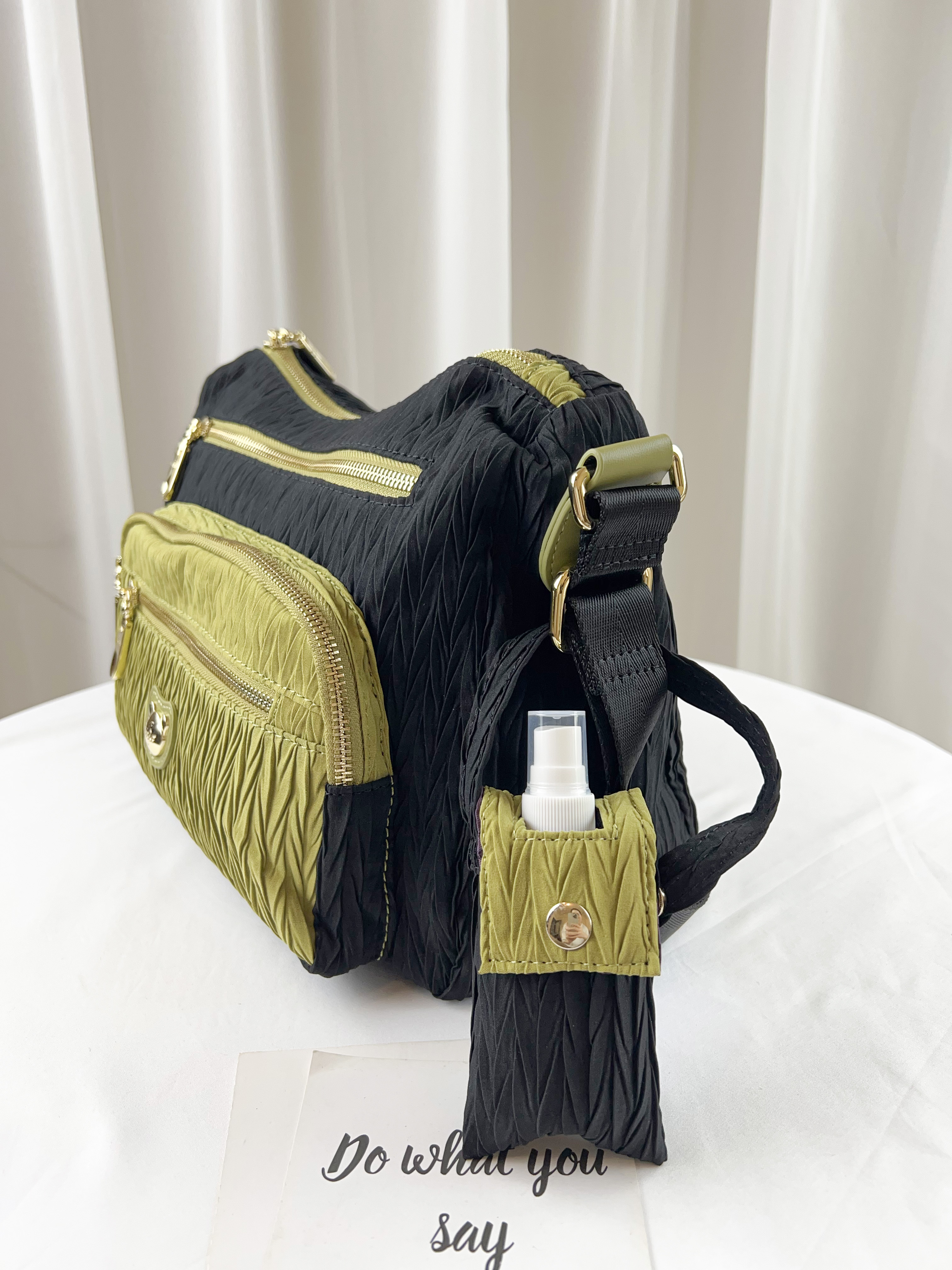 GOODS 綠配黑拼色皺皺防潑水側背包 附零錢包   #6155
