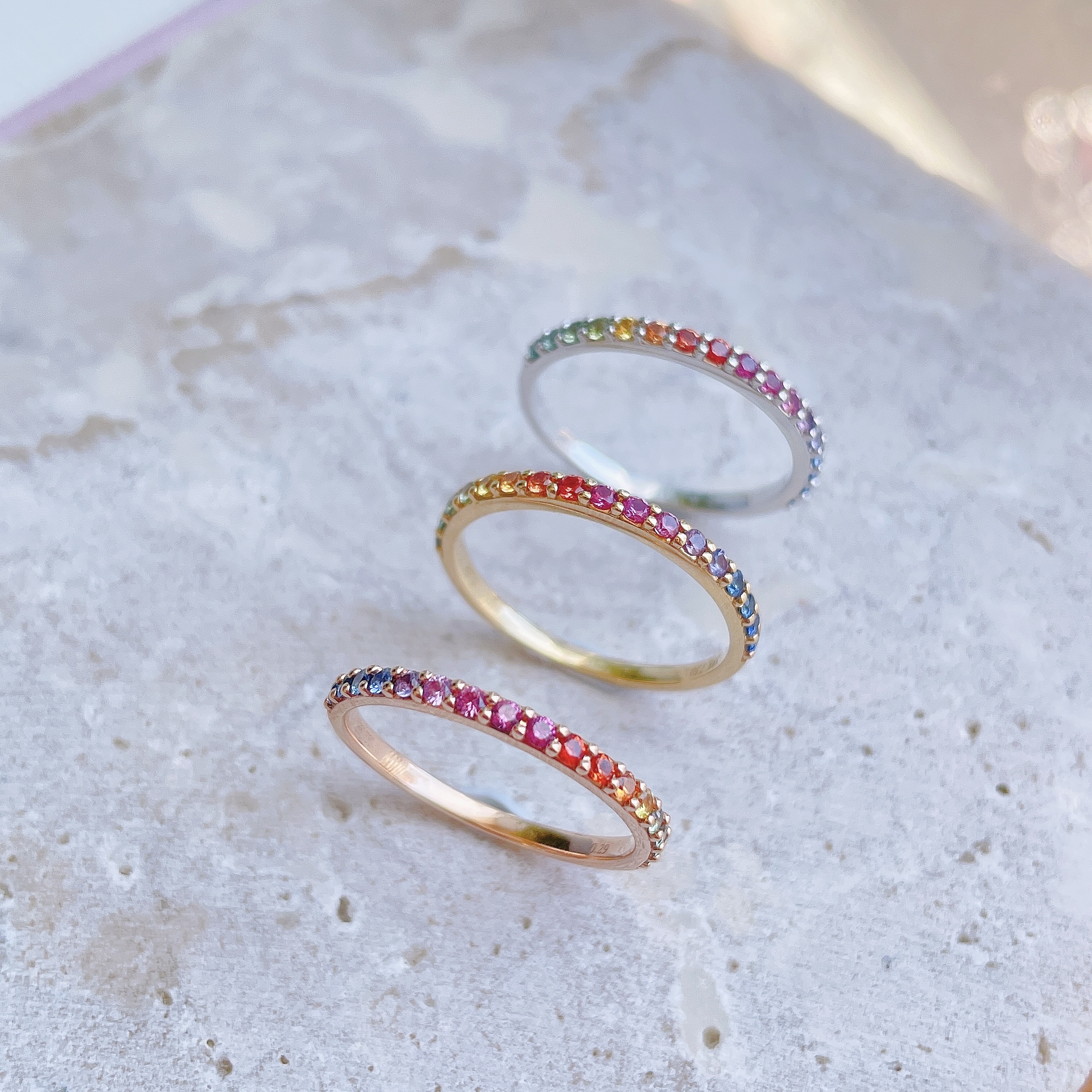 18K金彩虹藍寶石線戒