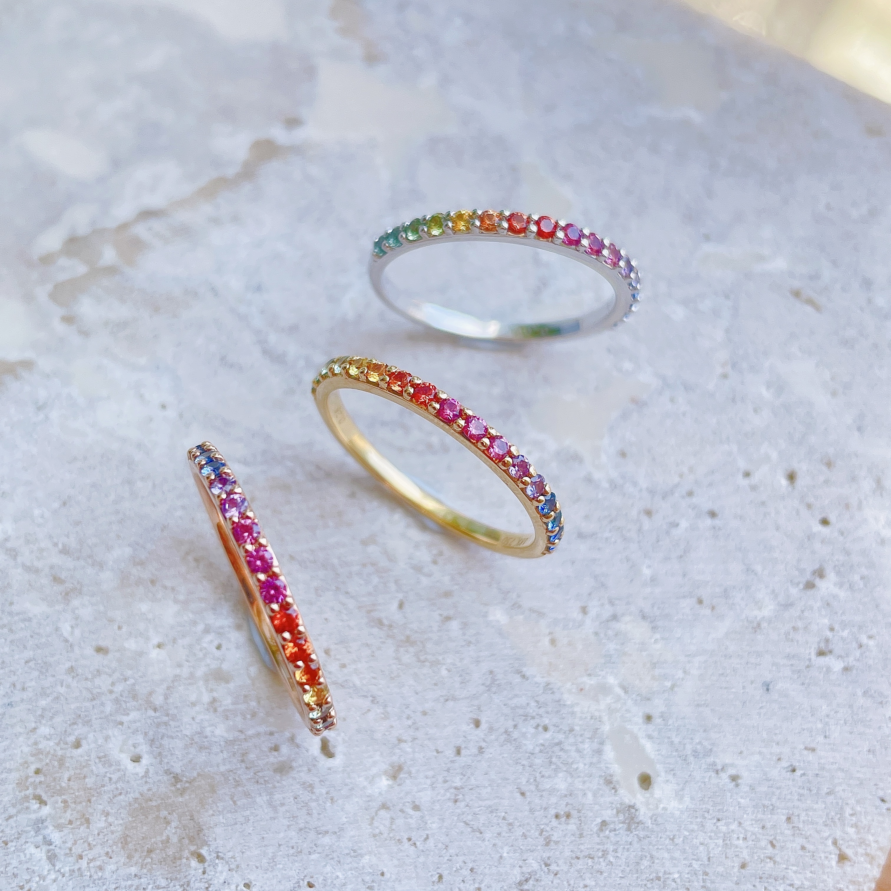 18K金彩虹藍寶石線戒