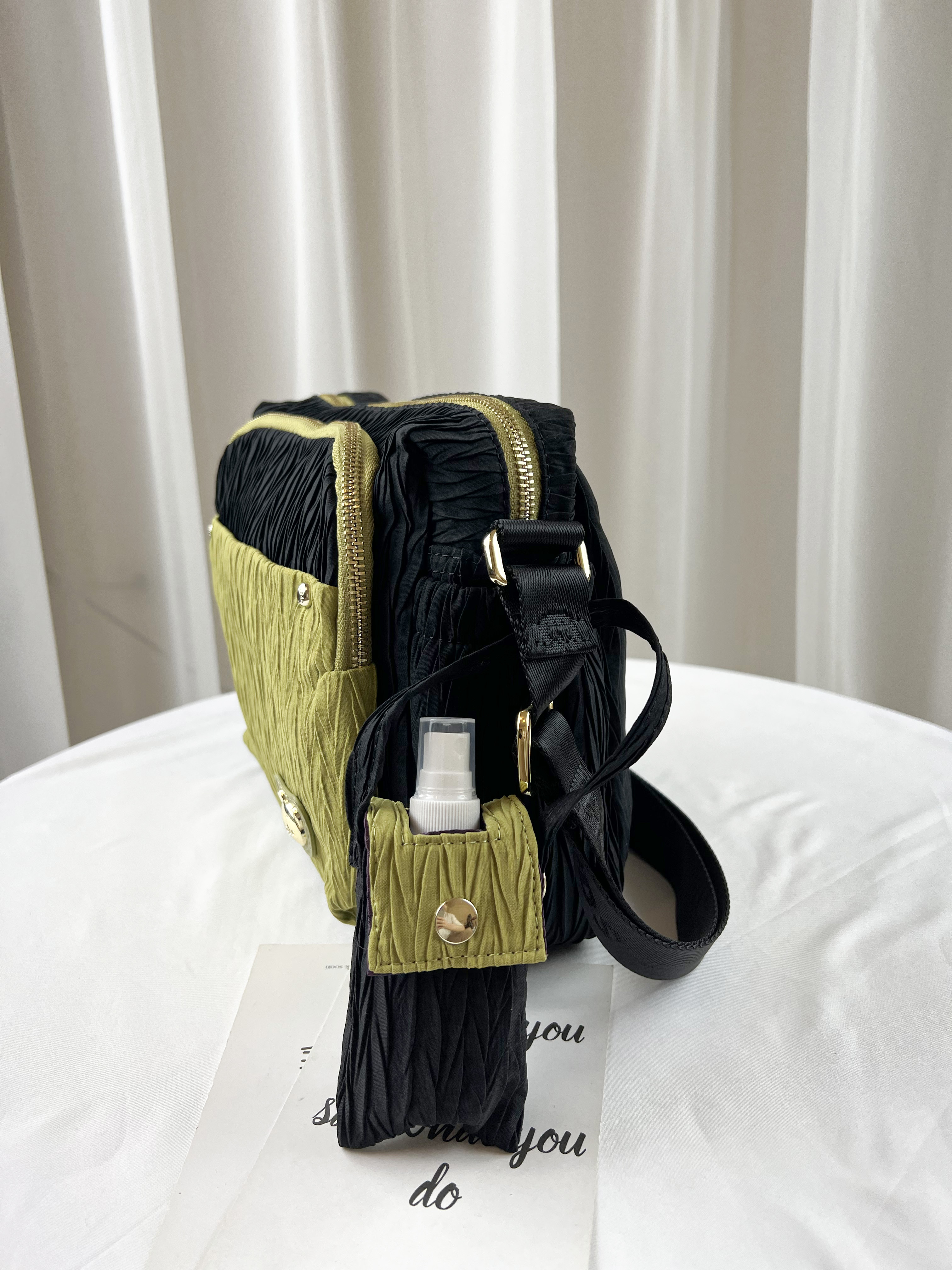 GOODS 綠配黑拼色皺皺防潑水側背包 附零錢包   #2804