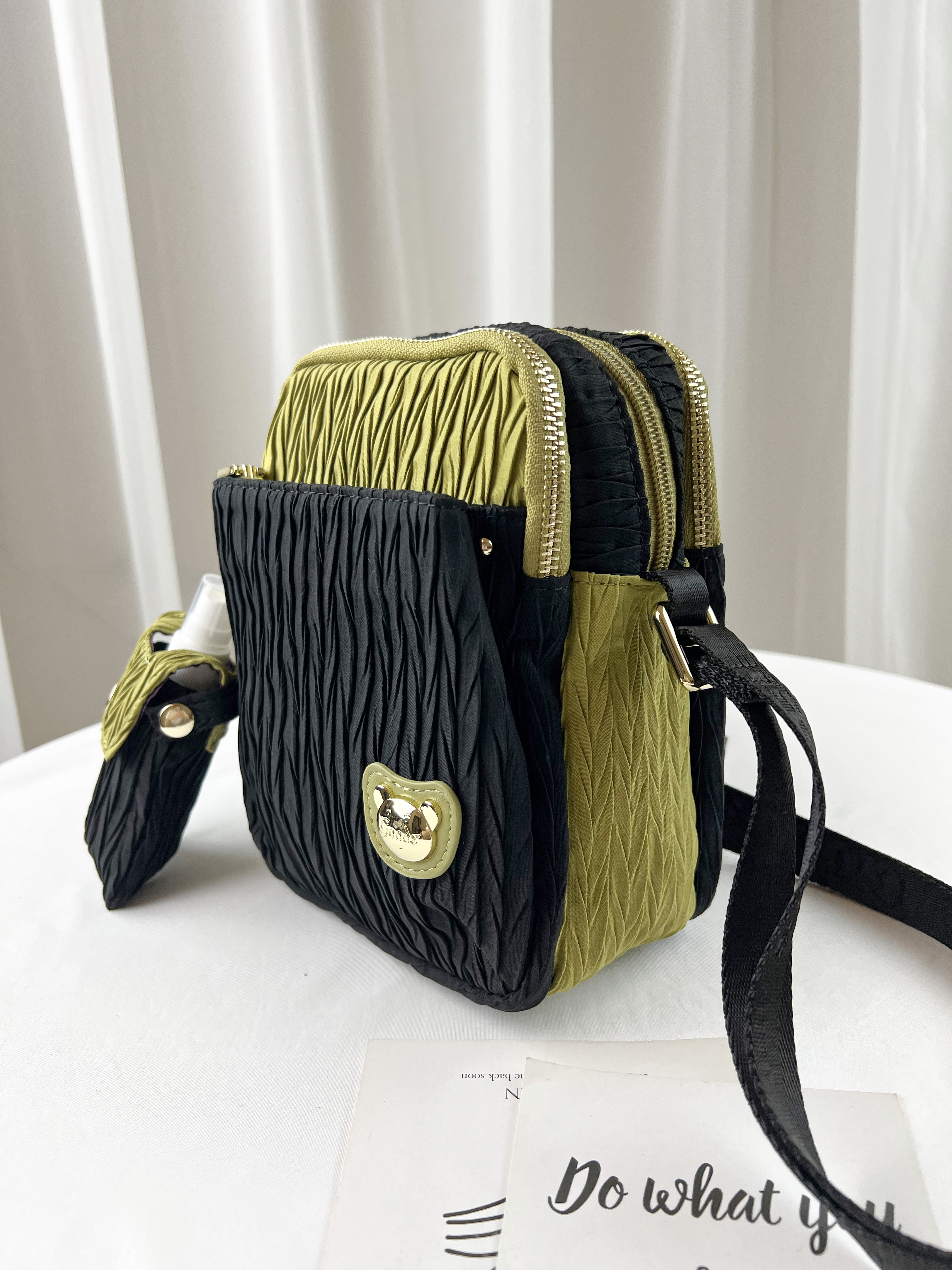 GOODS 綠配黑拼色皺皺防潑水側背包 附零錢包 #2499