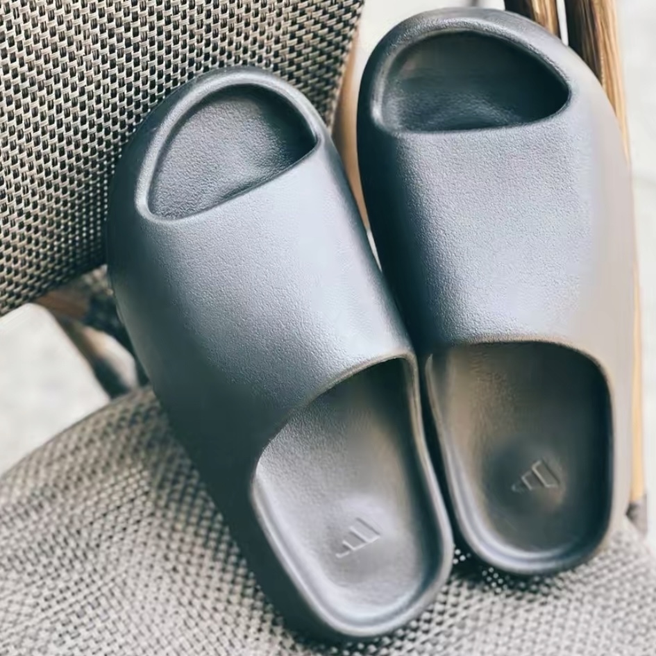 YEEZY Slide 