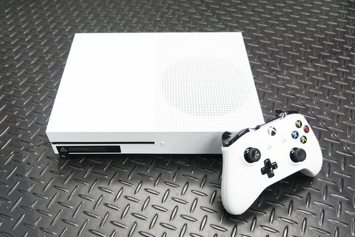 Fotogames - PROMOÇÃO FOTO GAMES !!! XBOX ONE S - BRANCO. 500GB - 1 CONTROLE  APENAS 10X DE R$:139,90 S/ JUROS TOTAL: R$:1399,00 NO CARTÃO DE CRÉDITO.  obs. promoção válida enquanto durarem