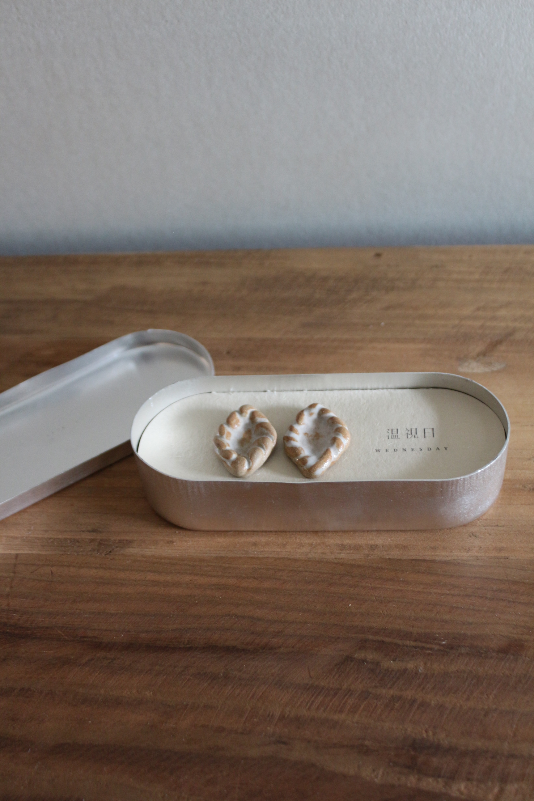 溫視日Wednesday｜komono 刻花耳環｜光砌 橙汐*