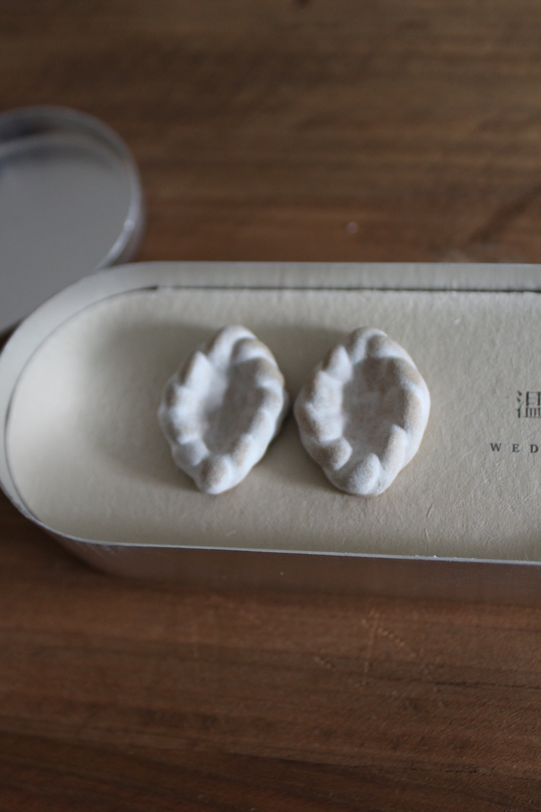 溫視日Wednesday｜komono 刻花耳環｜光砌 栗糕*