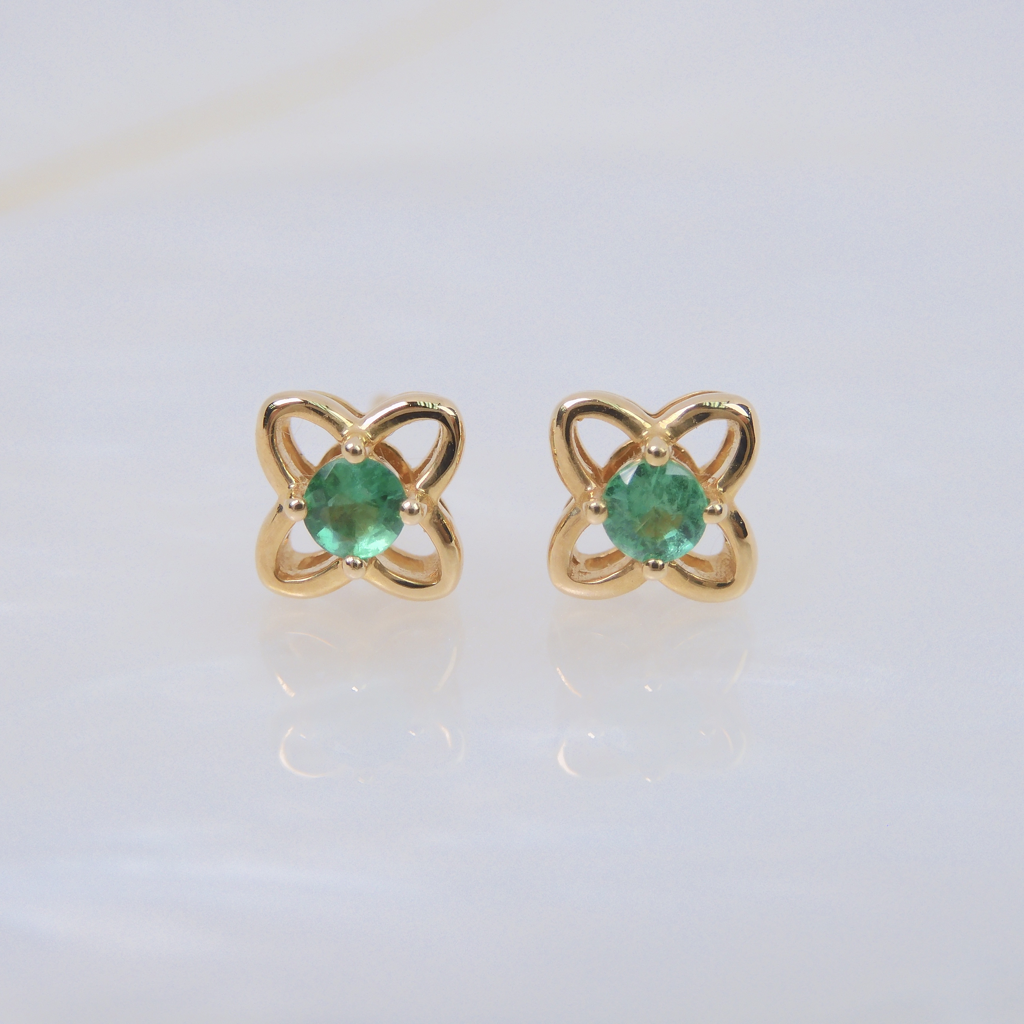 18K金 0.19ct 綠寶石耳釘