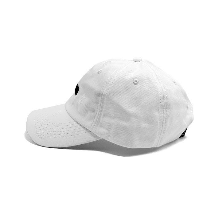 GEEKY 立體繡花彎帽-白