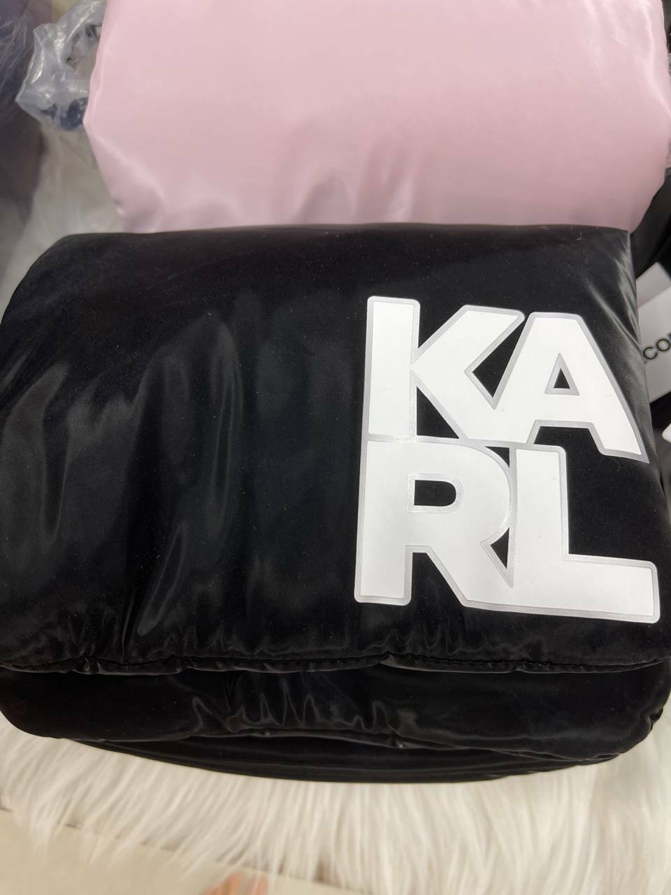 [S] KARL LAGERFELD 22UW3005-999 KSOFT SHOULDER BAG, BLACK, 8720092801690 (KL2003)