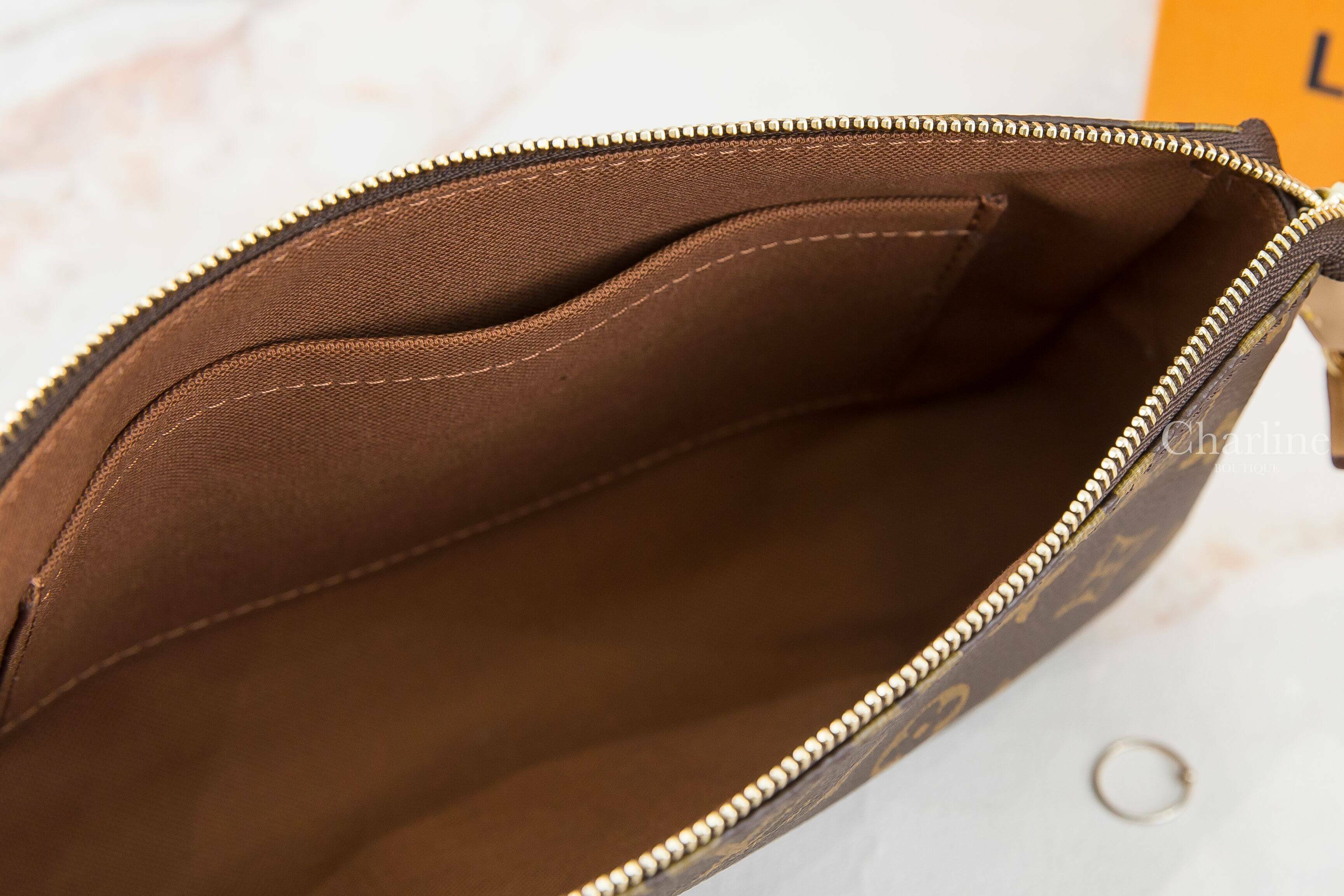 Louis Vuitton Pochette Accessoires 咖啡色老花帆布手提肩背包-Charline Boutique 精品代購