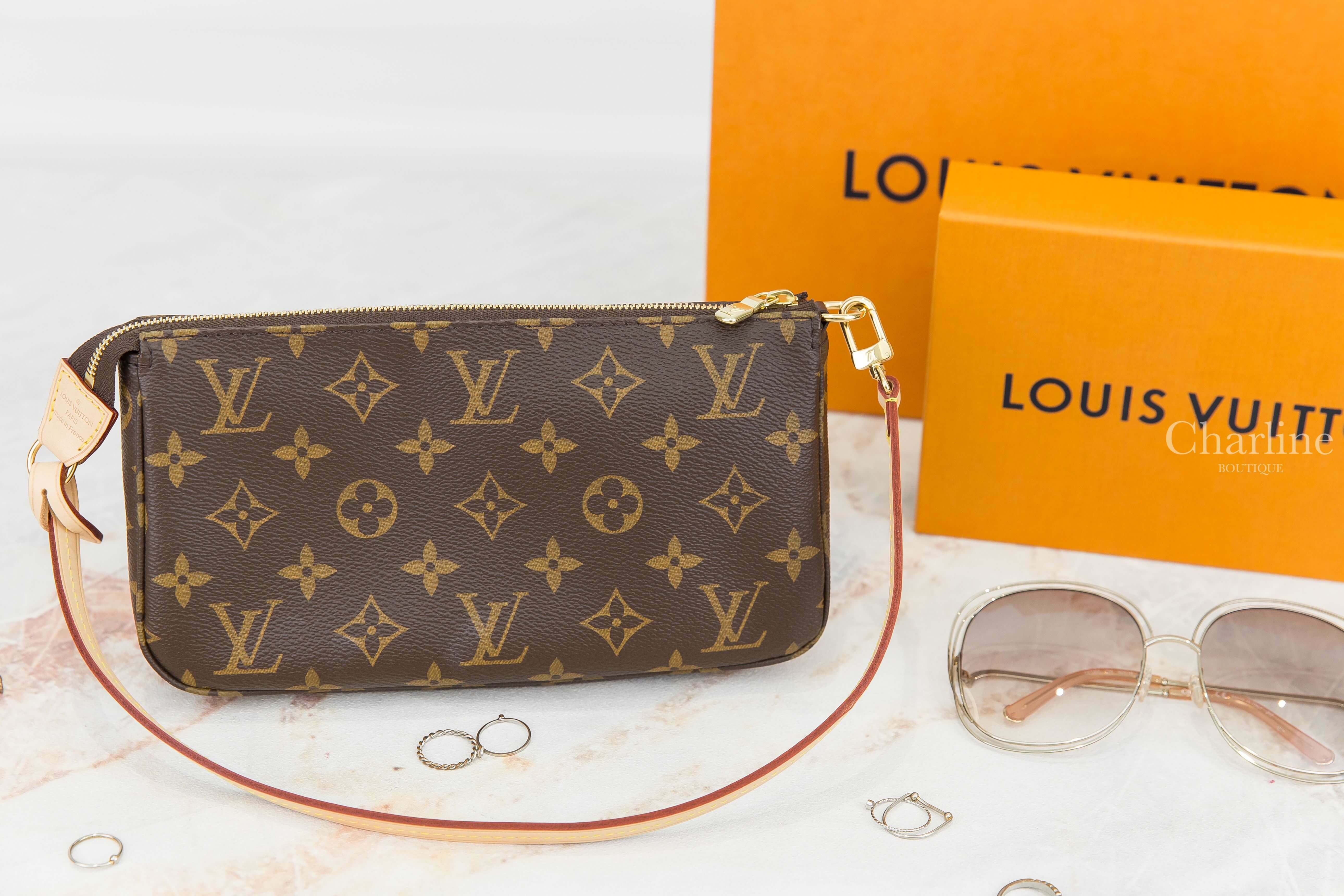 Louis Vuitton Pochette Accessoires 咖啡色老花帆布手提肩背包-Charline Boutique 精品代購