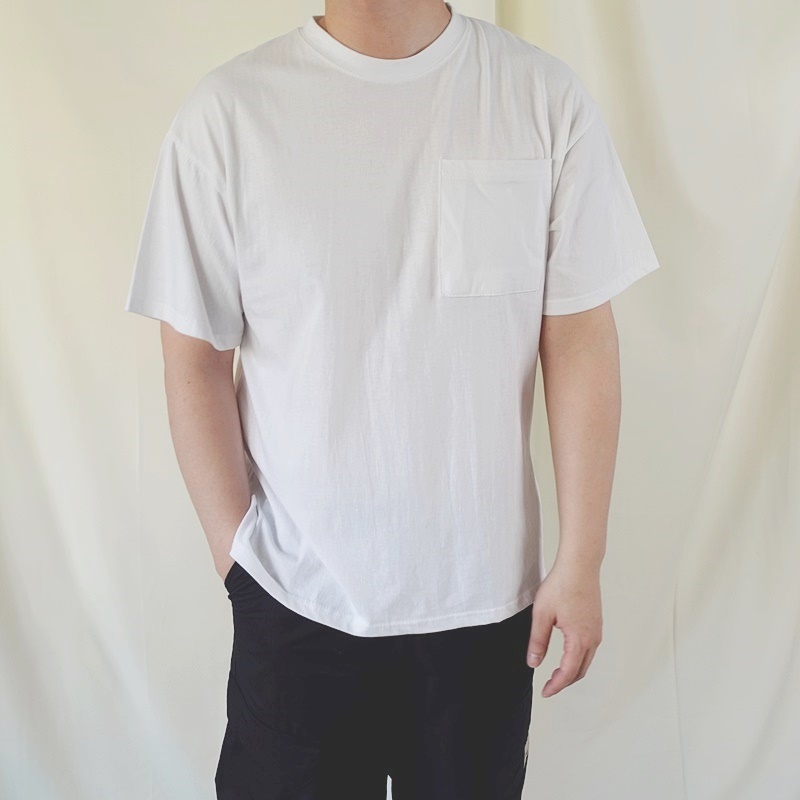 7M04 單口袋側開衩棉TEE 白色