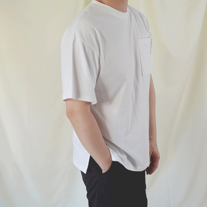 7M04 單口袋側開衩棉TEE 白色