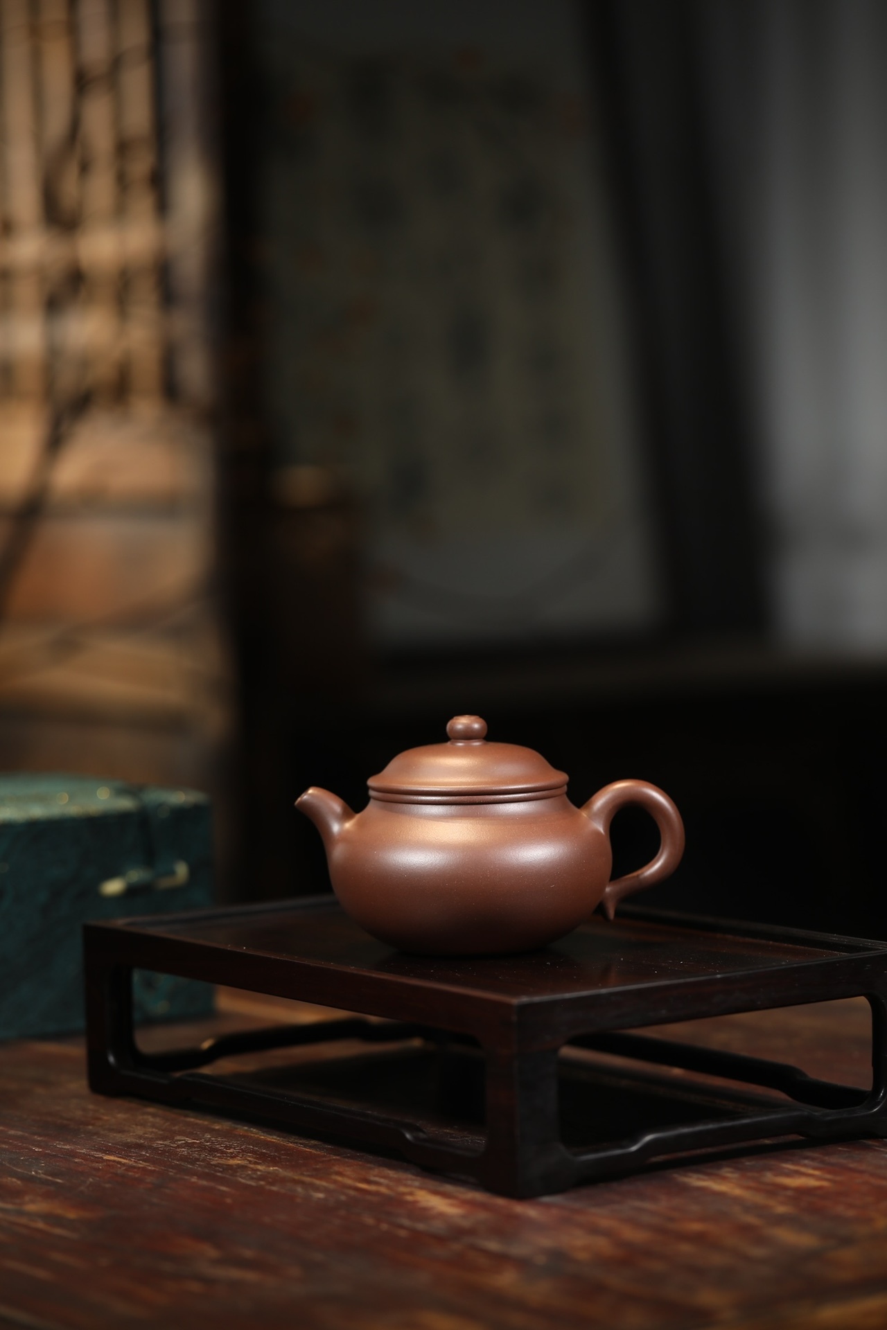 【明式蓮子】 -- 簡潔圓潤，骨肉亭勻，清新雅緻，細緻的做工，彰顯了此壺的力度之美