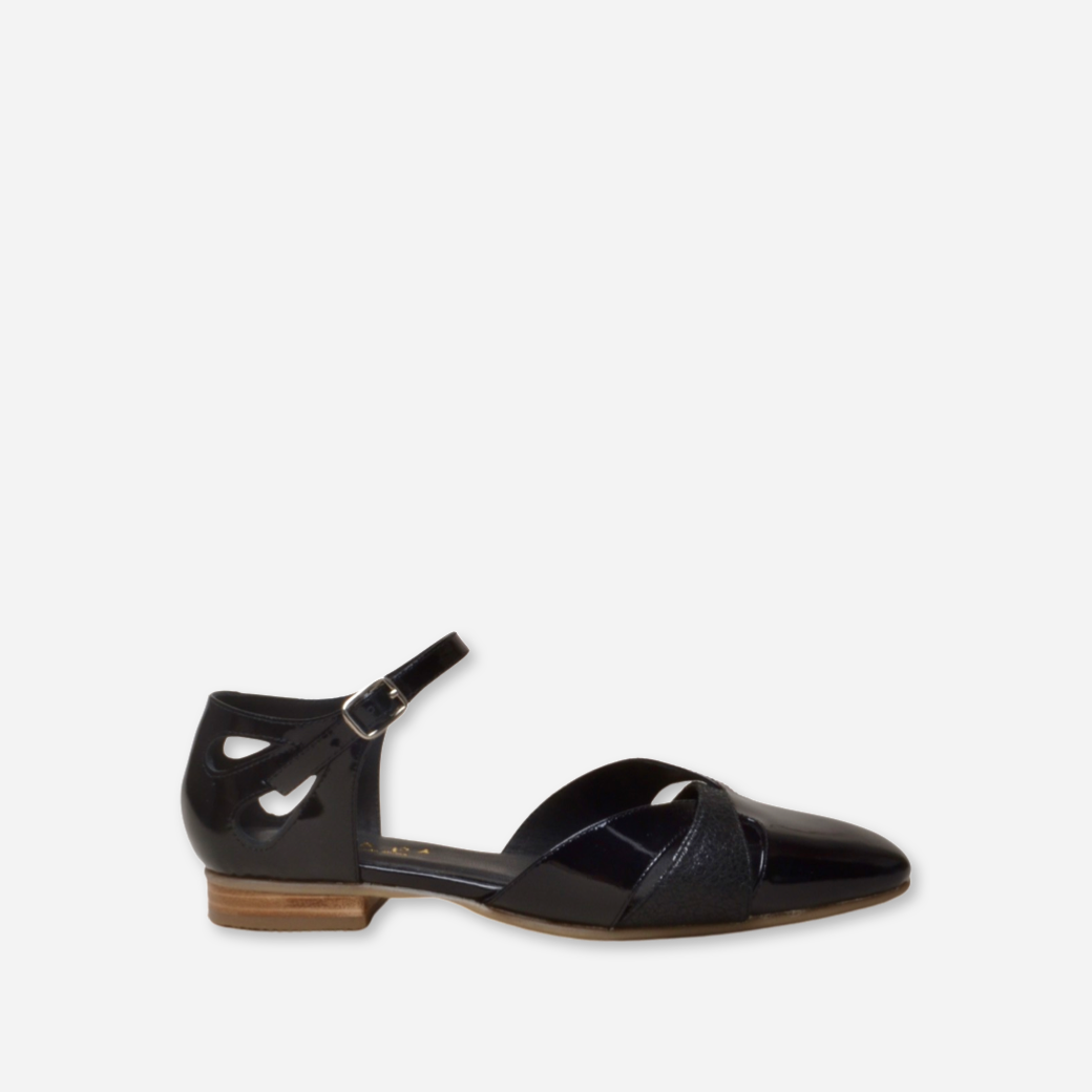 7916 復古鑲空 手工涼鞋 黑