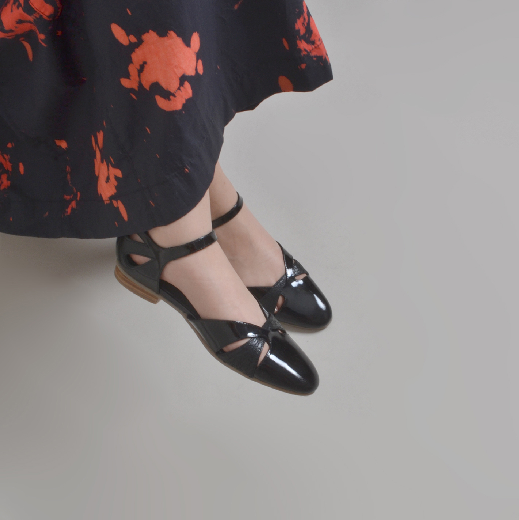 7916 復古鑲空 手工涼鞋 黑