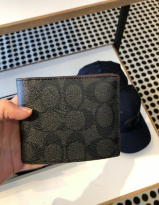[S] COACH COMPACT ID WALLET IN SIGNATURE COATED CANVAS,BLACK/OXBLOOD, 191202440074 (SCO55)