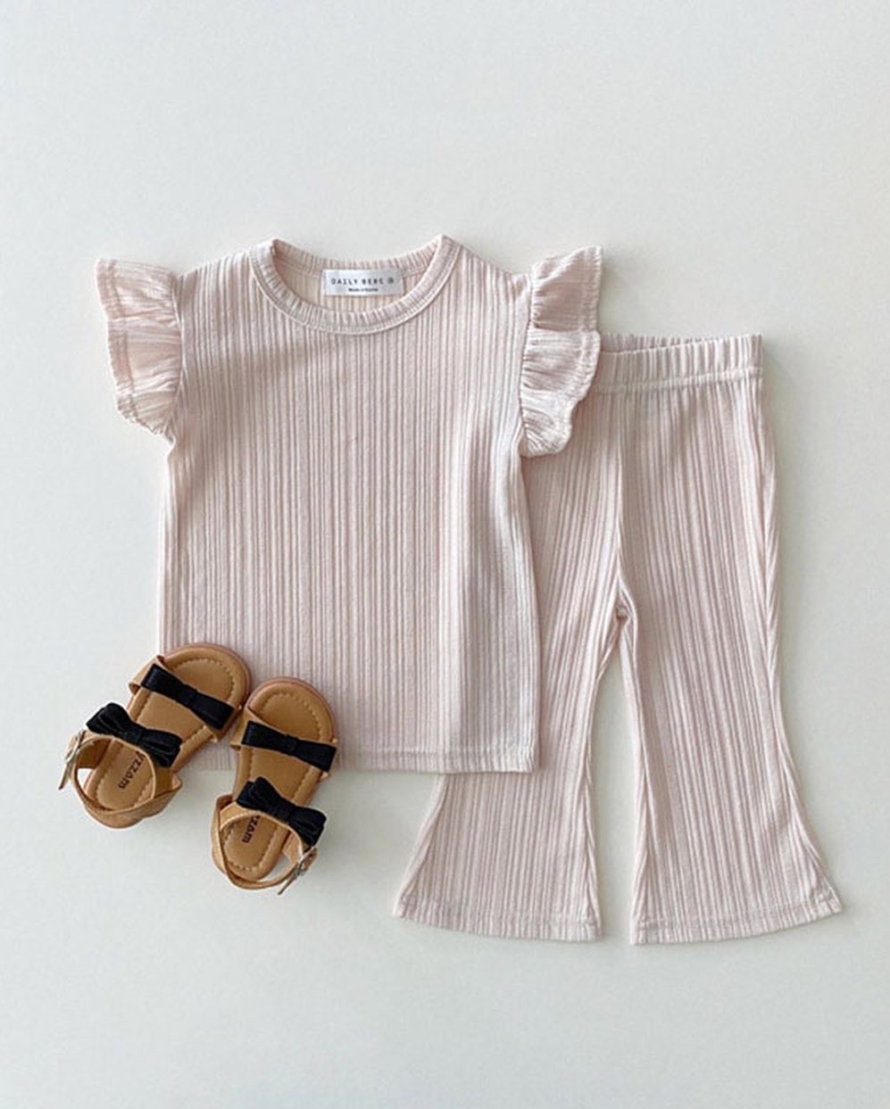 來顆泡泡糖飛袖小喇叭褲套裝