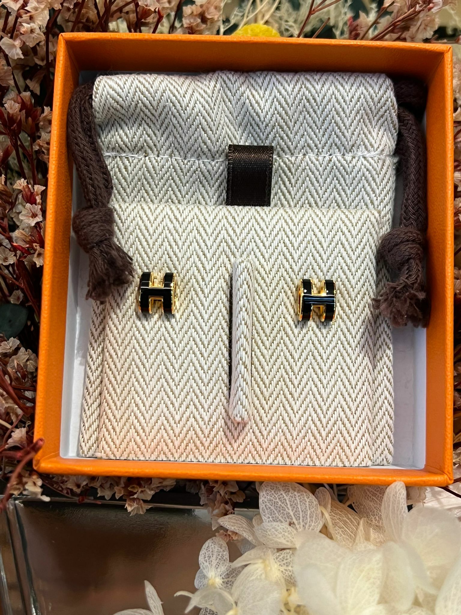 Mini pop H earrings 89 noir CC