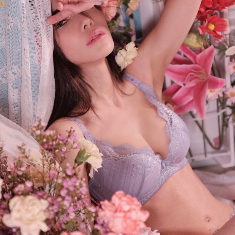 深陷魅力。溫柔燦爛時節。金妮分享-軟鋼圈服貼集中內衣 B.C罩