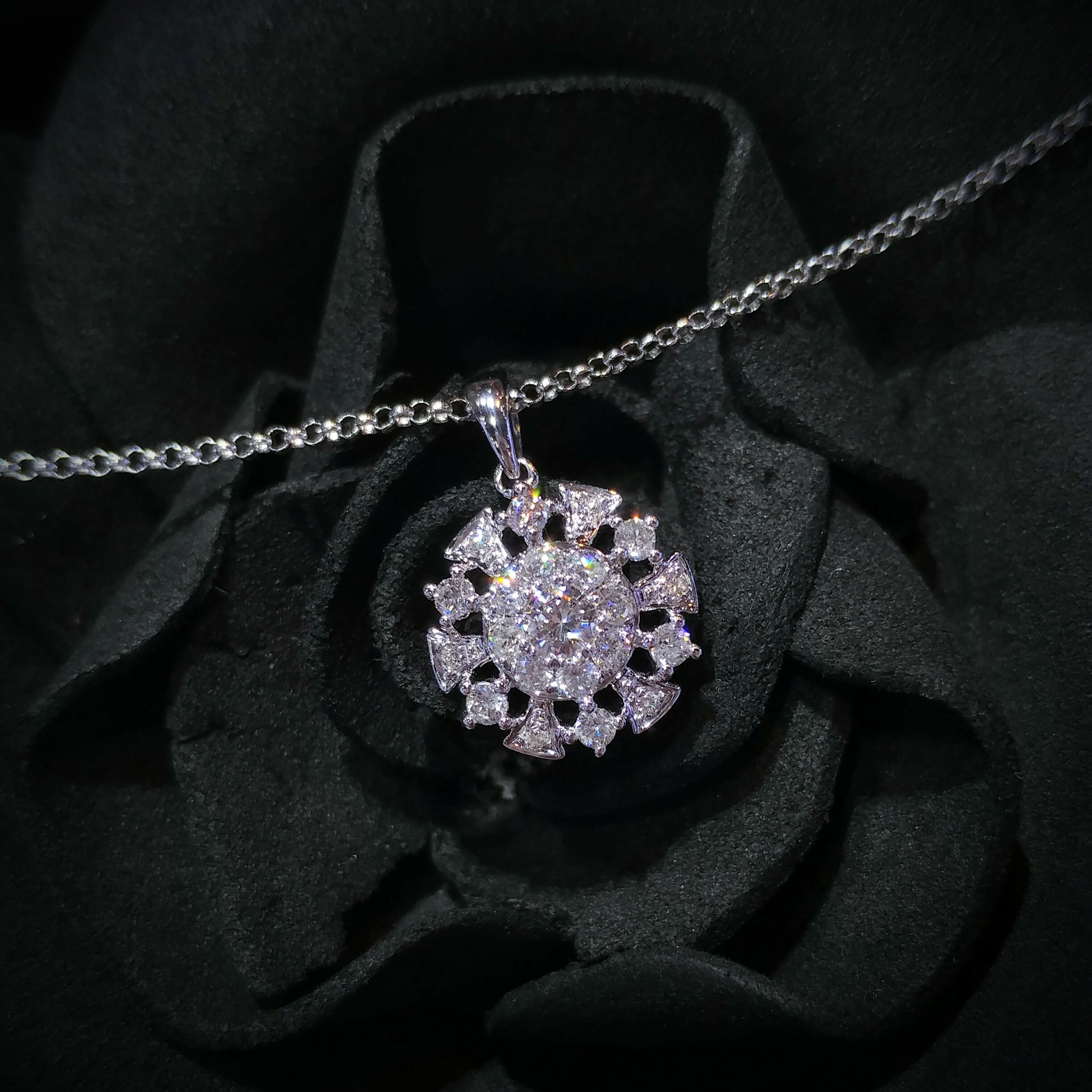 全新18K白金37份鑽石吊墜