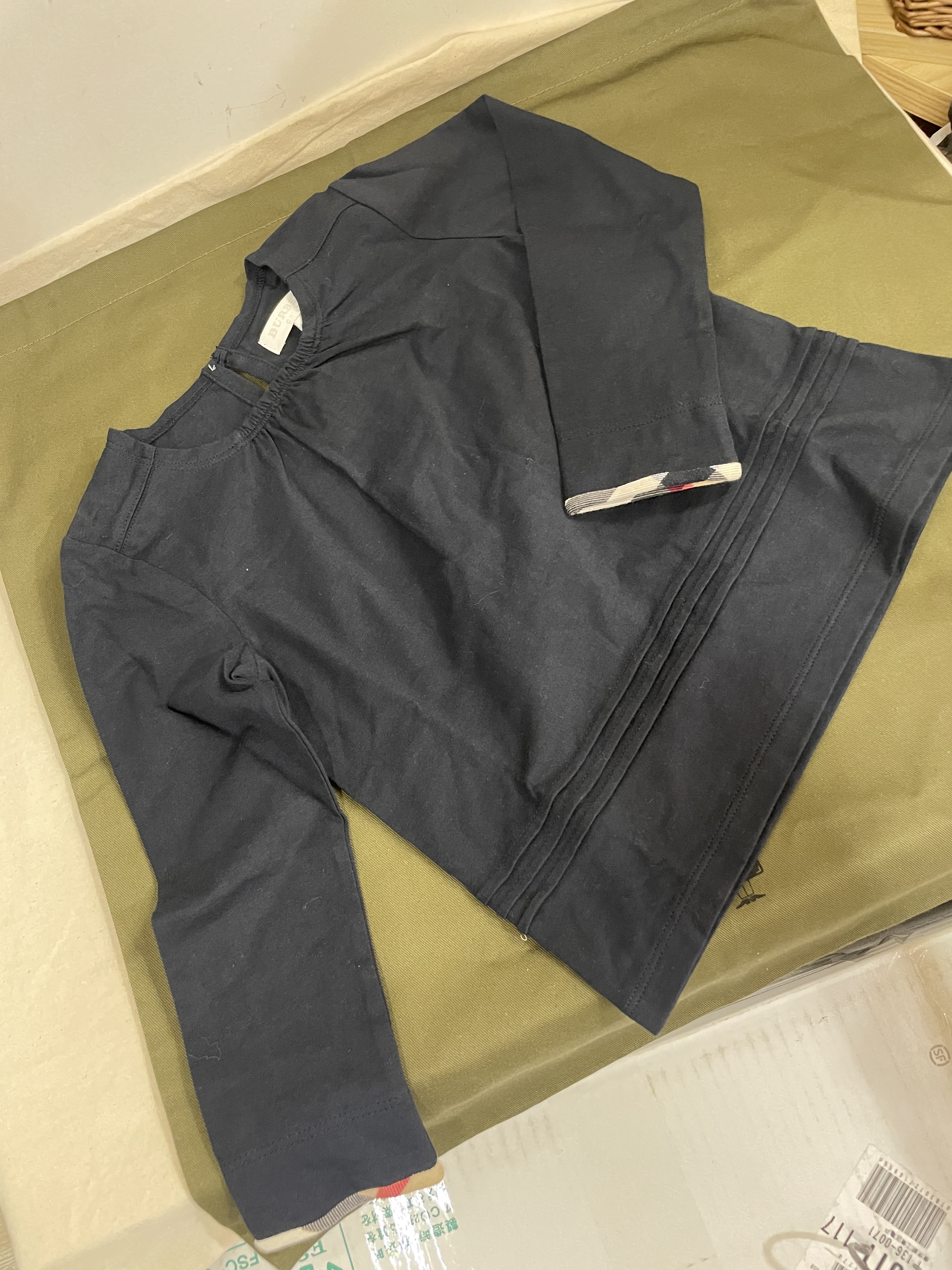 Burberry 女童深藍色T - 2 Yr