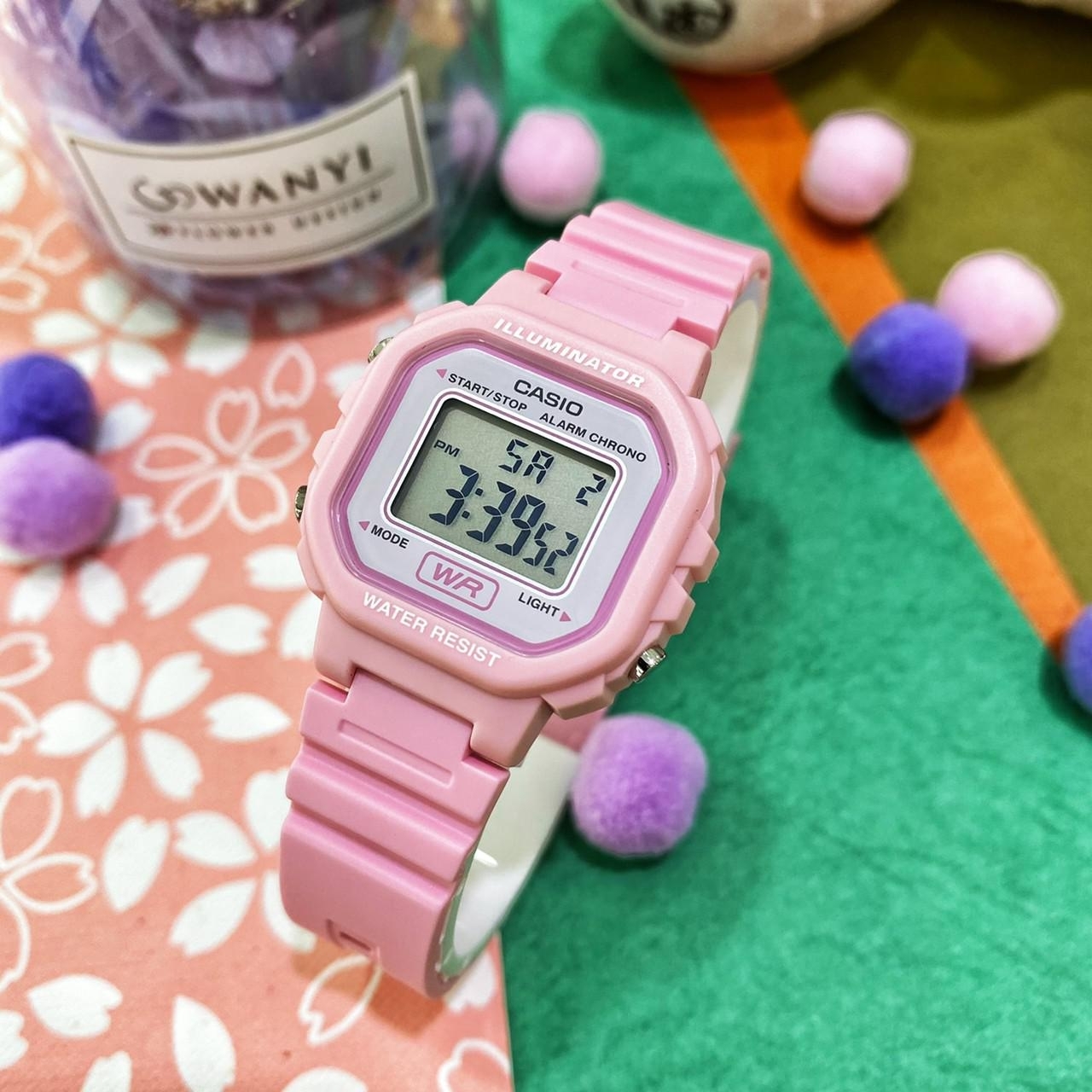 【CASIO】迷你方型數位樹脂錶帶 LA-20WH-4A1 現代鐘錶