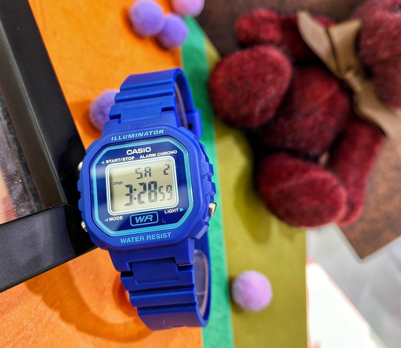 【CASIO】迷你方型數位樹脂錶帶 LA-20WH-2A 現代鐘錶