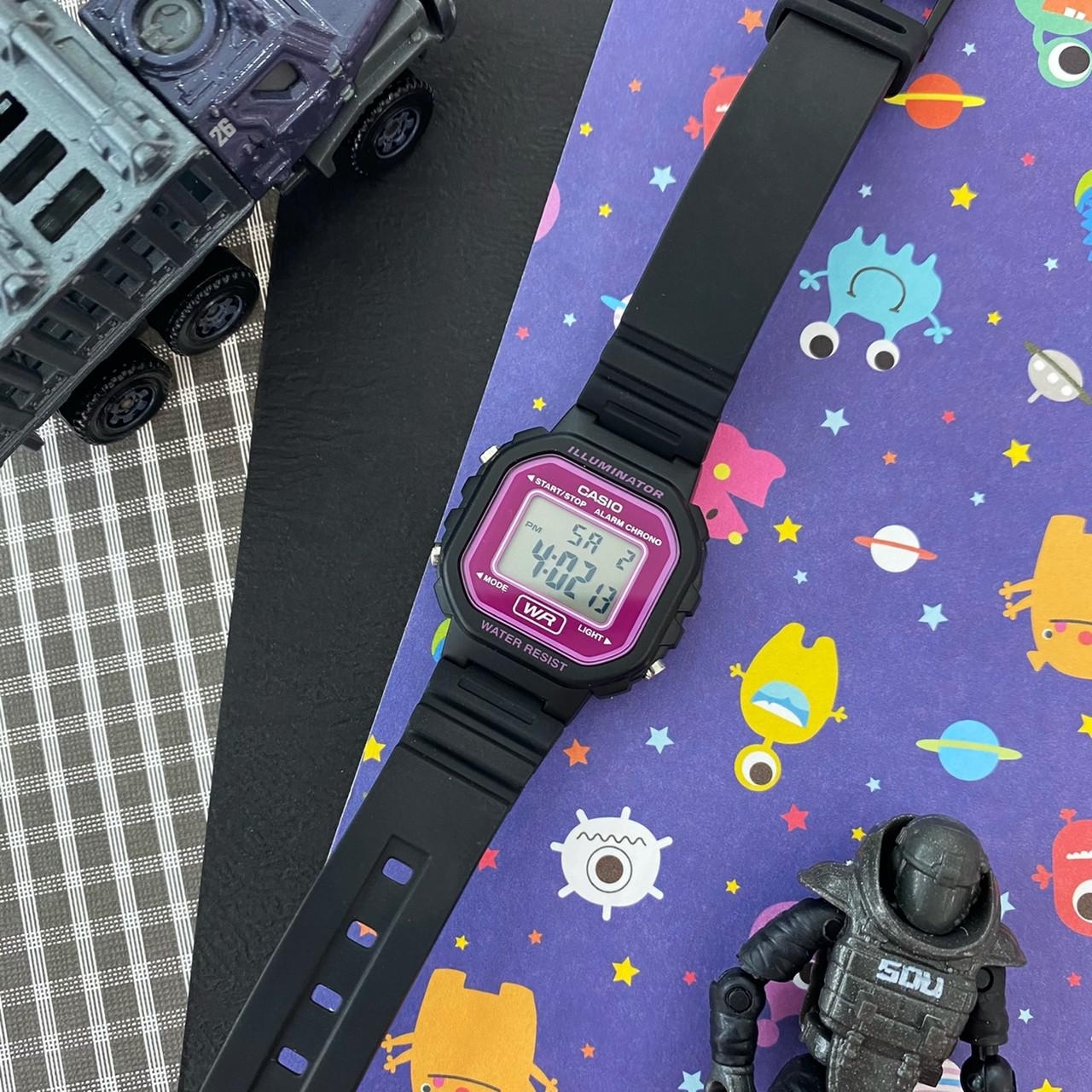 【CASIO】迷你方型數位樹脂錶帶 LA-20WH-4A 現代鐘錶