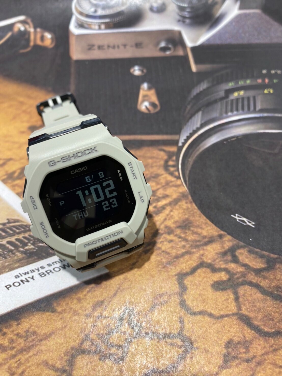 【G-SHOCK】都市街頭奶白經典方型藍芽運動跑錶 GBD-200UU-9D 40mm  現代鐘錶