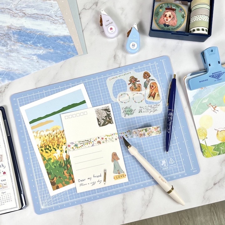 粉藍 A4 環保無毒書型摺疊切割墊｜IMAT