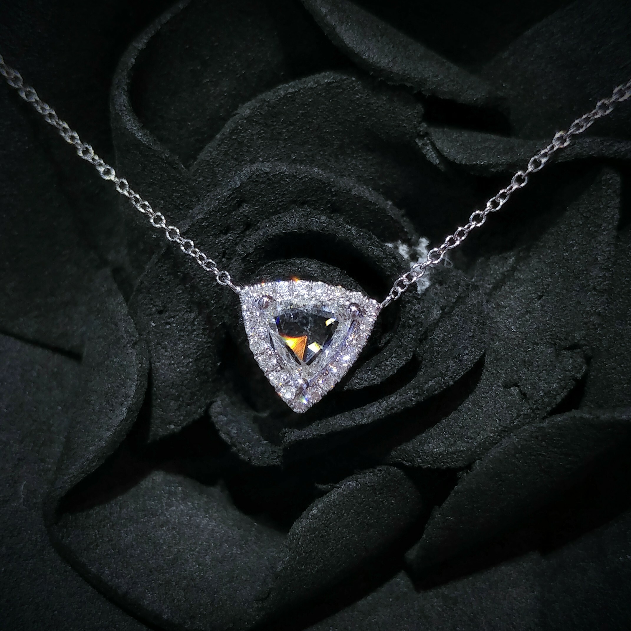 全新18K白金【單粒30份鑽石】配小鑽共38份鑽石頸鍊