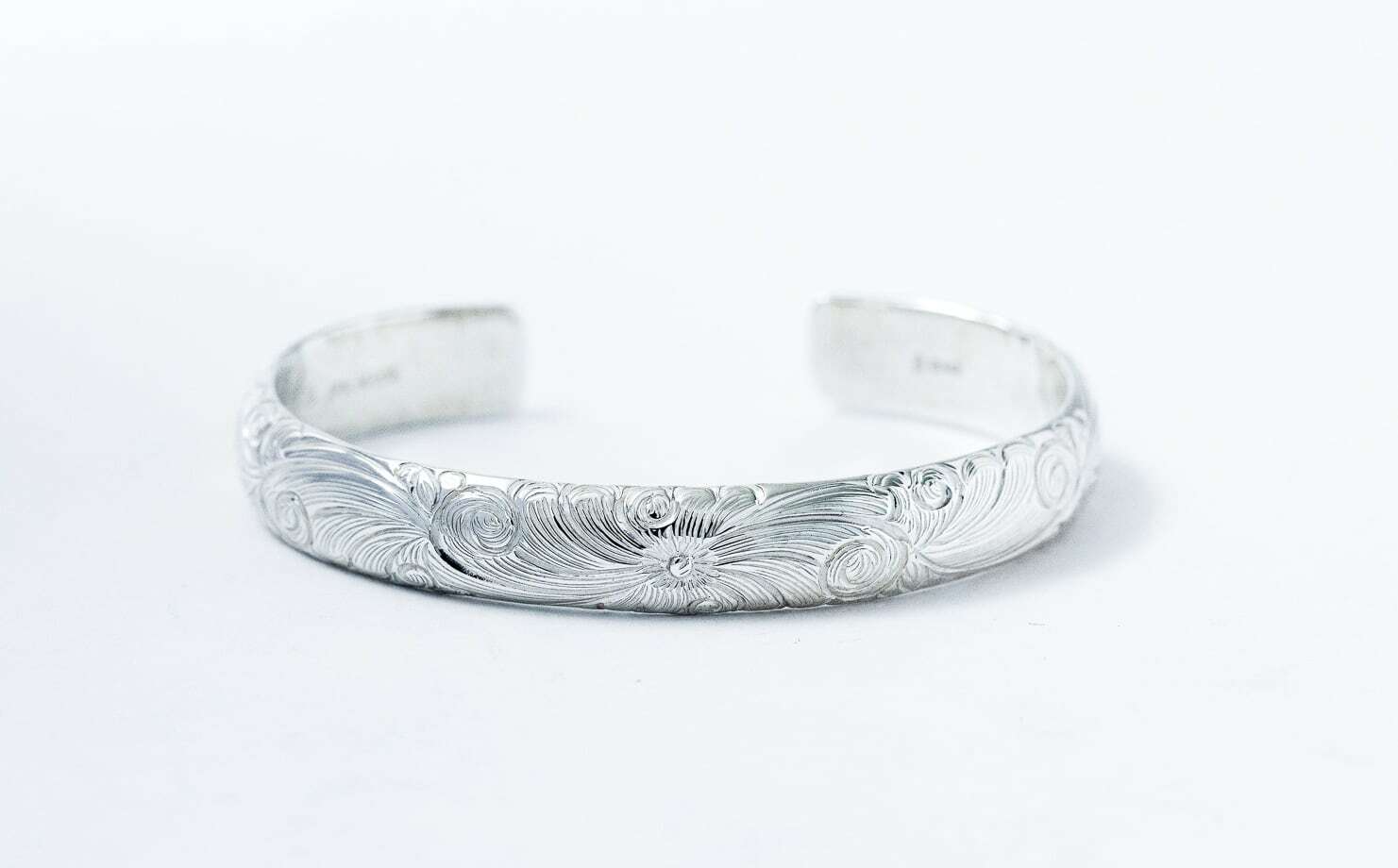 BN-068 10mm Arabesque bangle