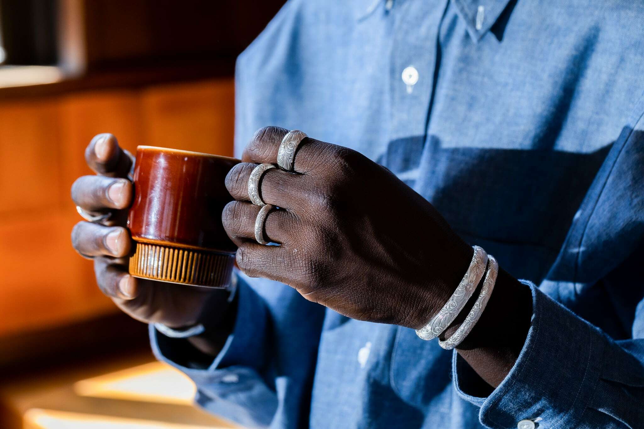 BN-068 10mm Arabesque bangle