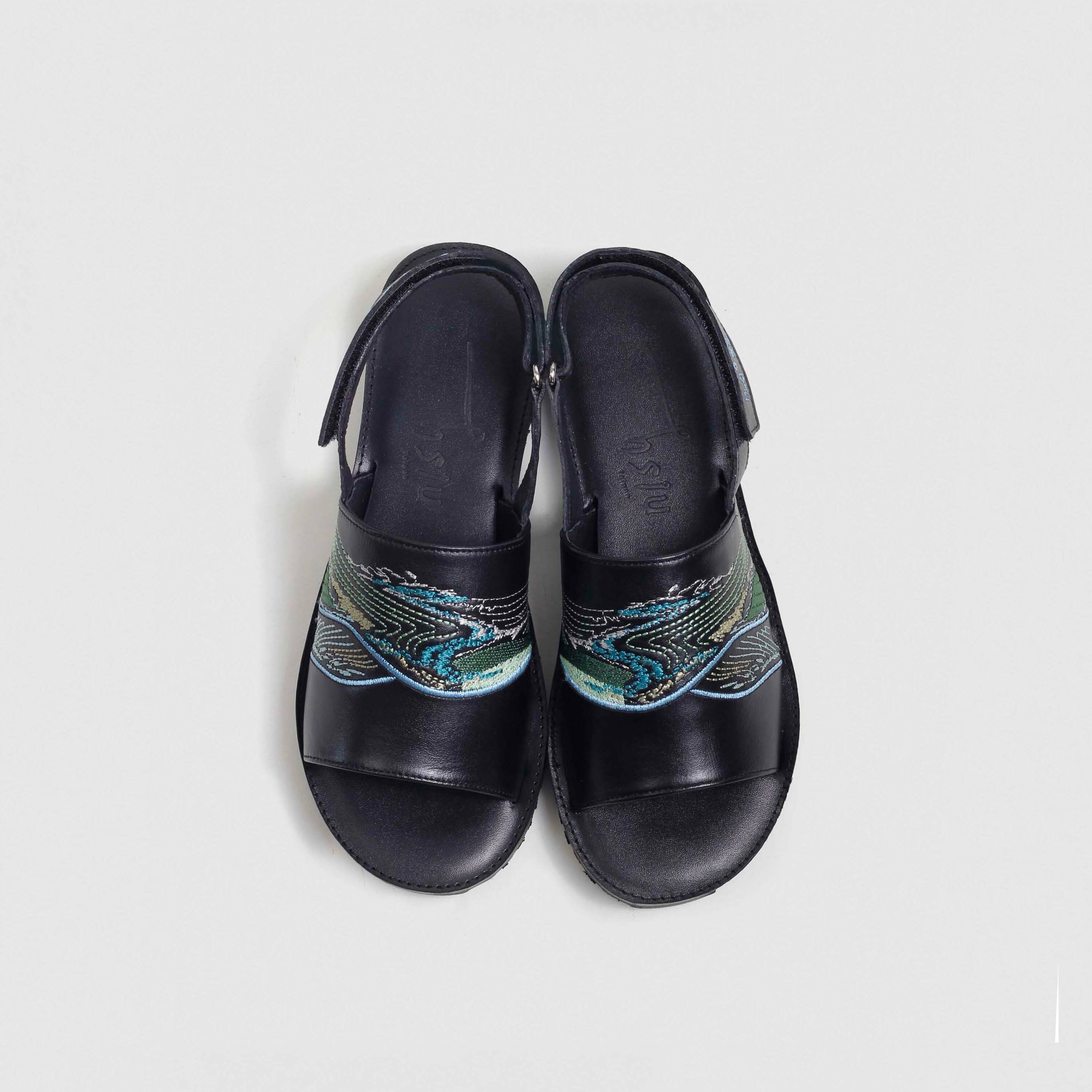 刺繡一字寬帶涼鞋｜山岳夢土(黑)