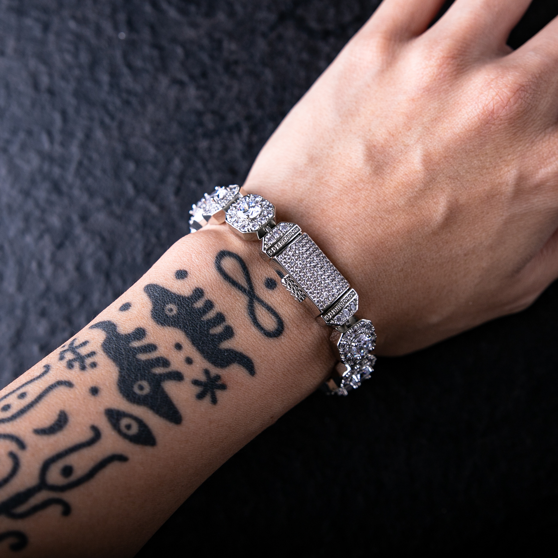 銀色12MM clustered tennis bracelet