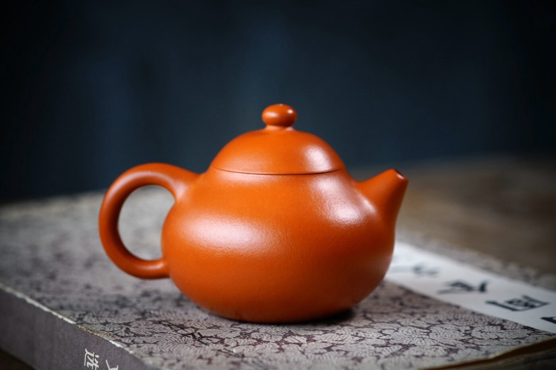 【文旦】--“文”指柔和、外表、容態；“旦”指戲曲中扮演女性的角色