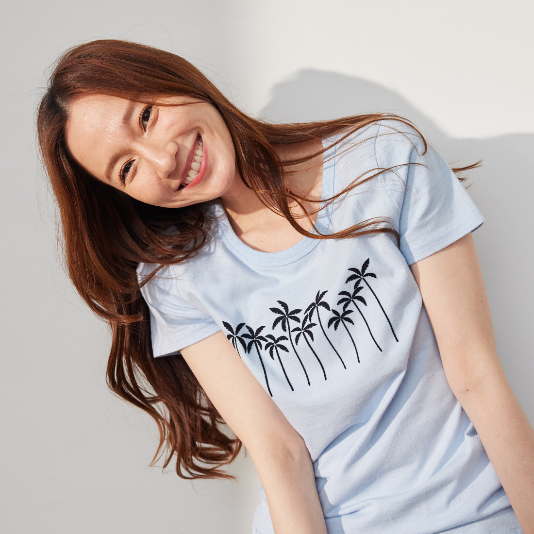 夏日椰林 短袖 蜜桃棉 女T 水藍