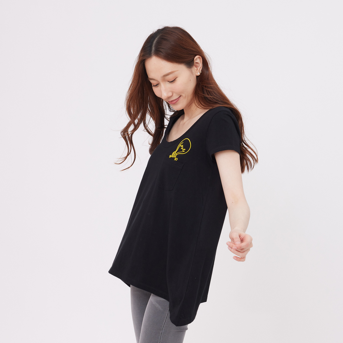 愛發光短袖傘襬女TEE/黑