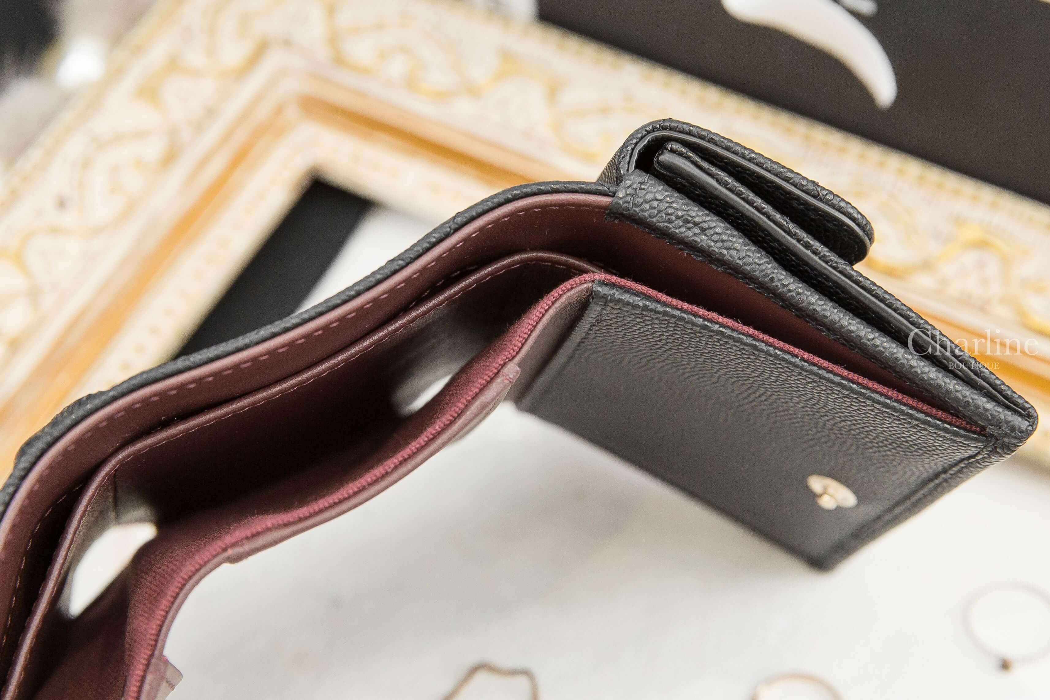 Chanel Classic Small Flap Wallet 黑色金CC荔枝菱格紋釦式卡片三折短夾-Charline Boutique 精品代購