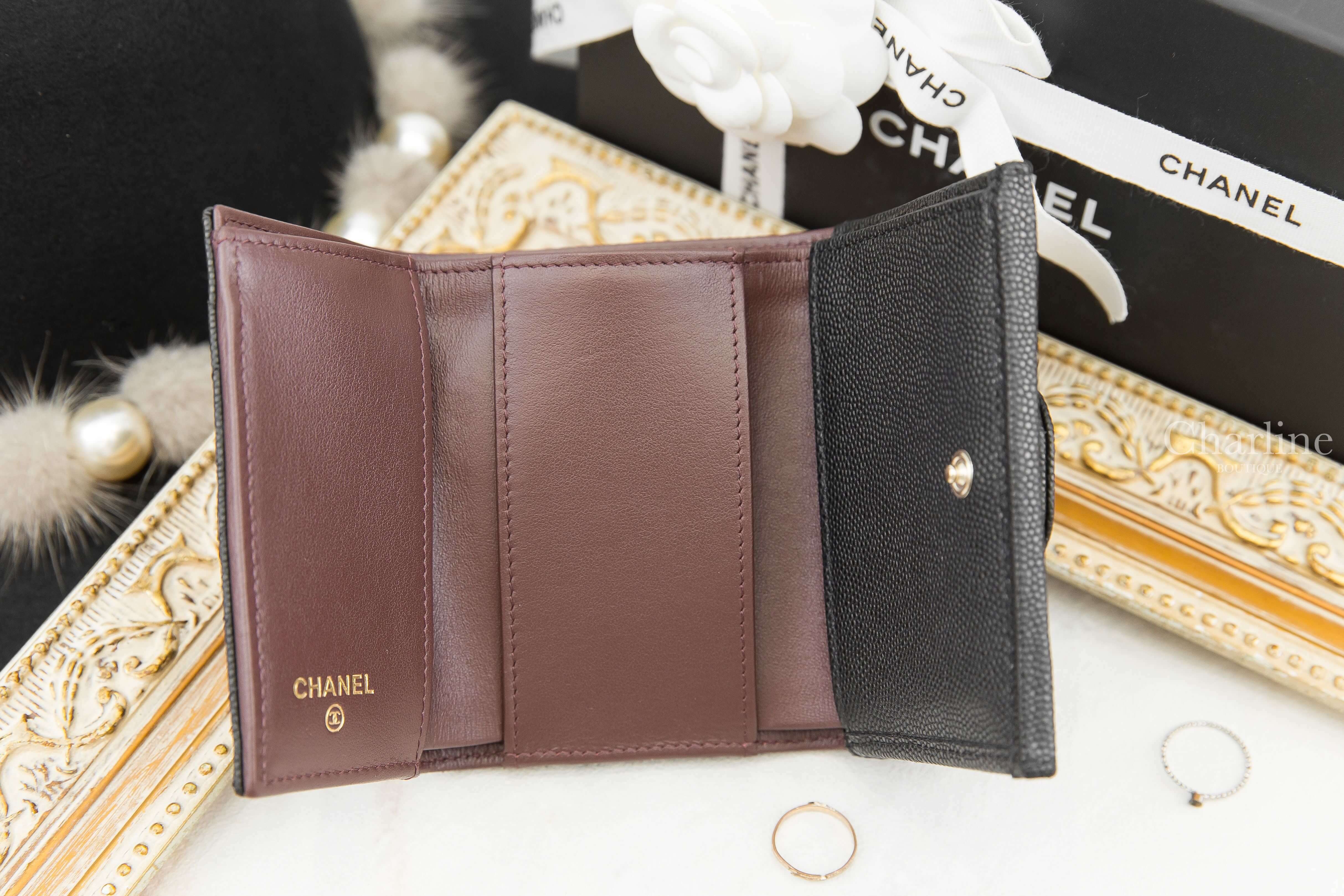 Chanel Classic Small Flap Wallet 黑色金CC荔枝菱格紋釦式卡片三折短夾-Charline Boutique 精品代購