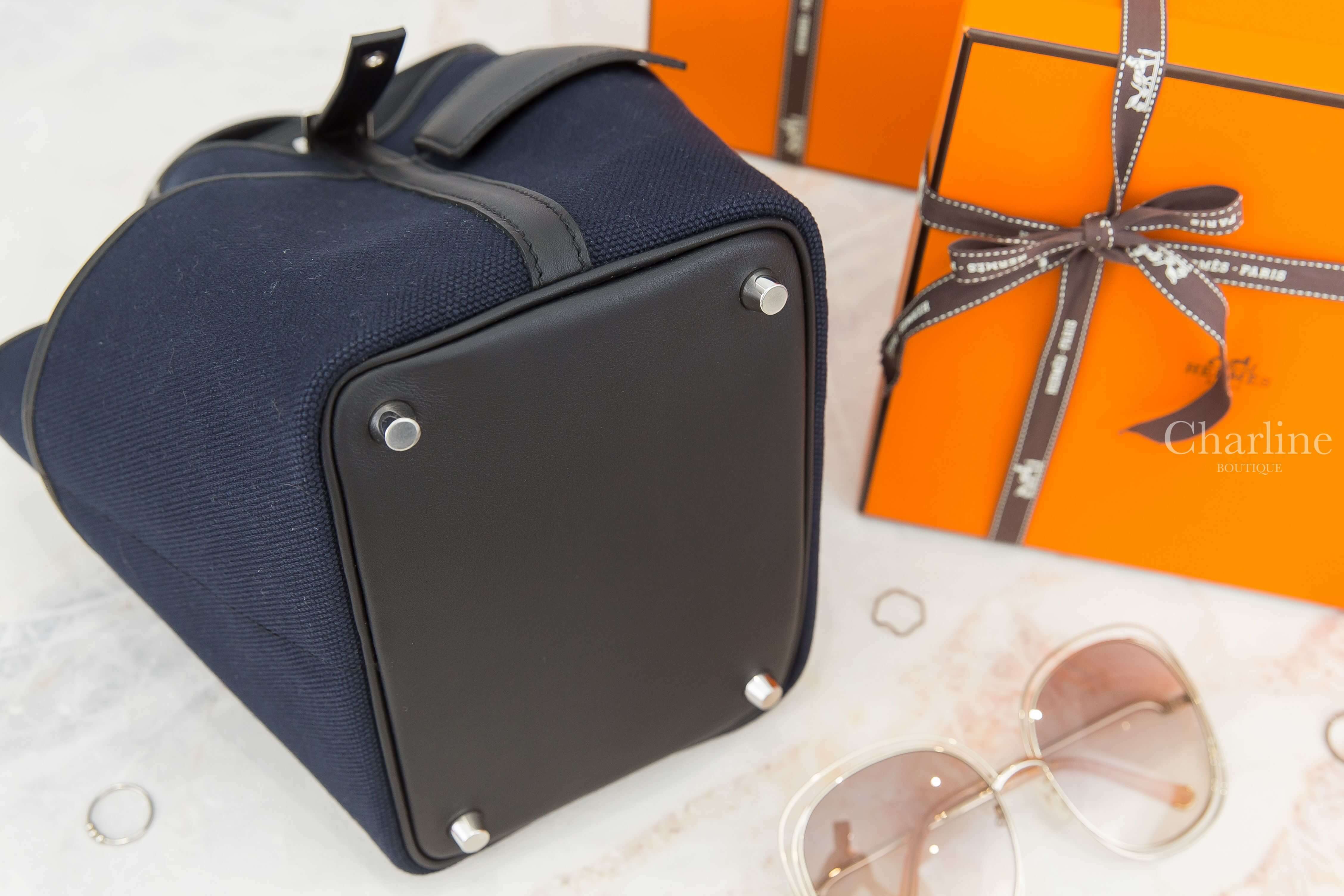 Hermès Picotin Lock 18 Pocket Bag Goeland Canvas / Swift Z刻海洋藍帆布拼黑色牛皮銀釦小型提把水桶包-Charline Boutique 精品代購