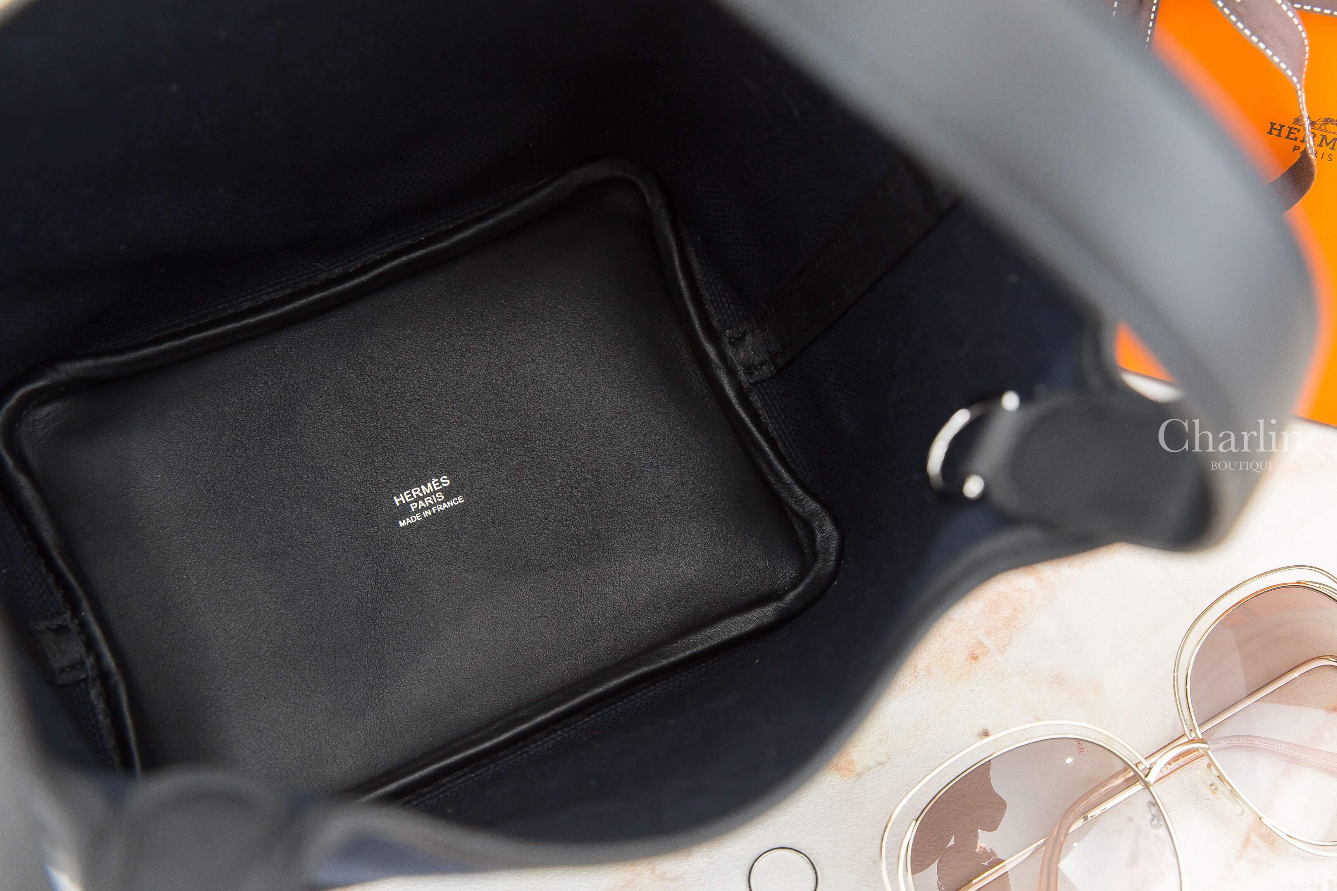 Hermès Picotin Lock 18 Pocket Bag Goeland Canvas / Swift Z刻海洋藍帆布拼黑色牛皮銀釦小型提把水桶包-Charline Boutique 精品代購